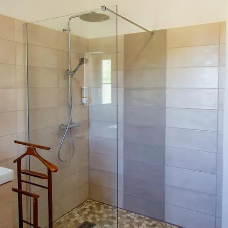 Le Clos De Bourginel Bed & Breakfast 3*