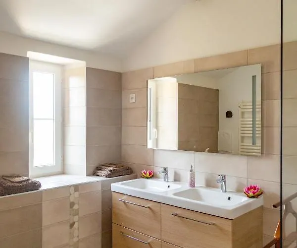 Le Clos De Bourginel 3*