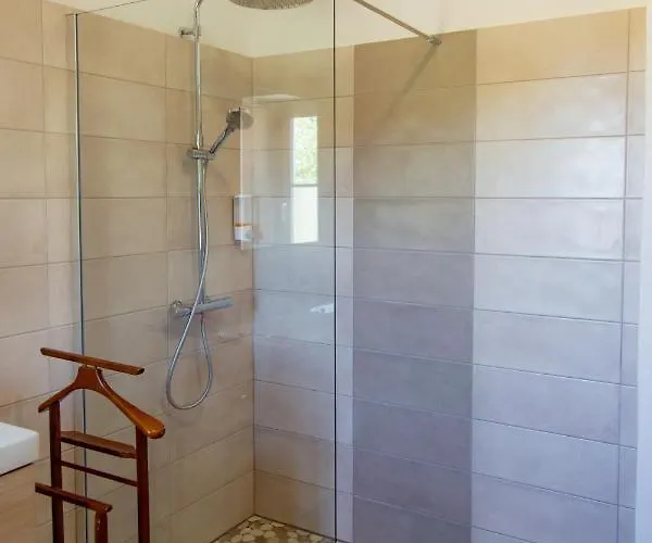 Le Clos De Bourginel Bed & Breakfast 3*