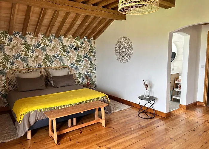 Le Clos De Bourginel Bed & Breakfast 3*