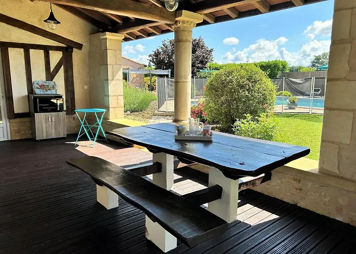 Le Clos De Bourginel Bed & Breakfast 3*